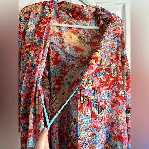 Josie Natori colorful patterned slightly sheer slip and matching robe. - Picture 6 of 9